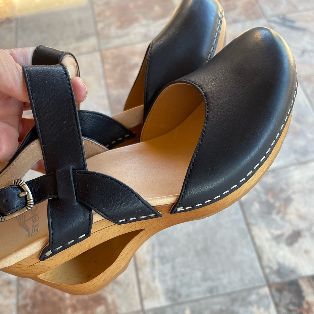 NWOT Dansko Leather Wooden Taci Wedge Sandals